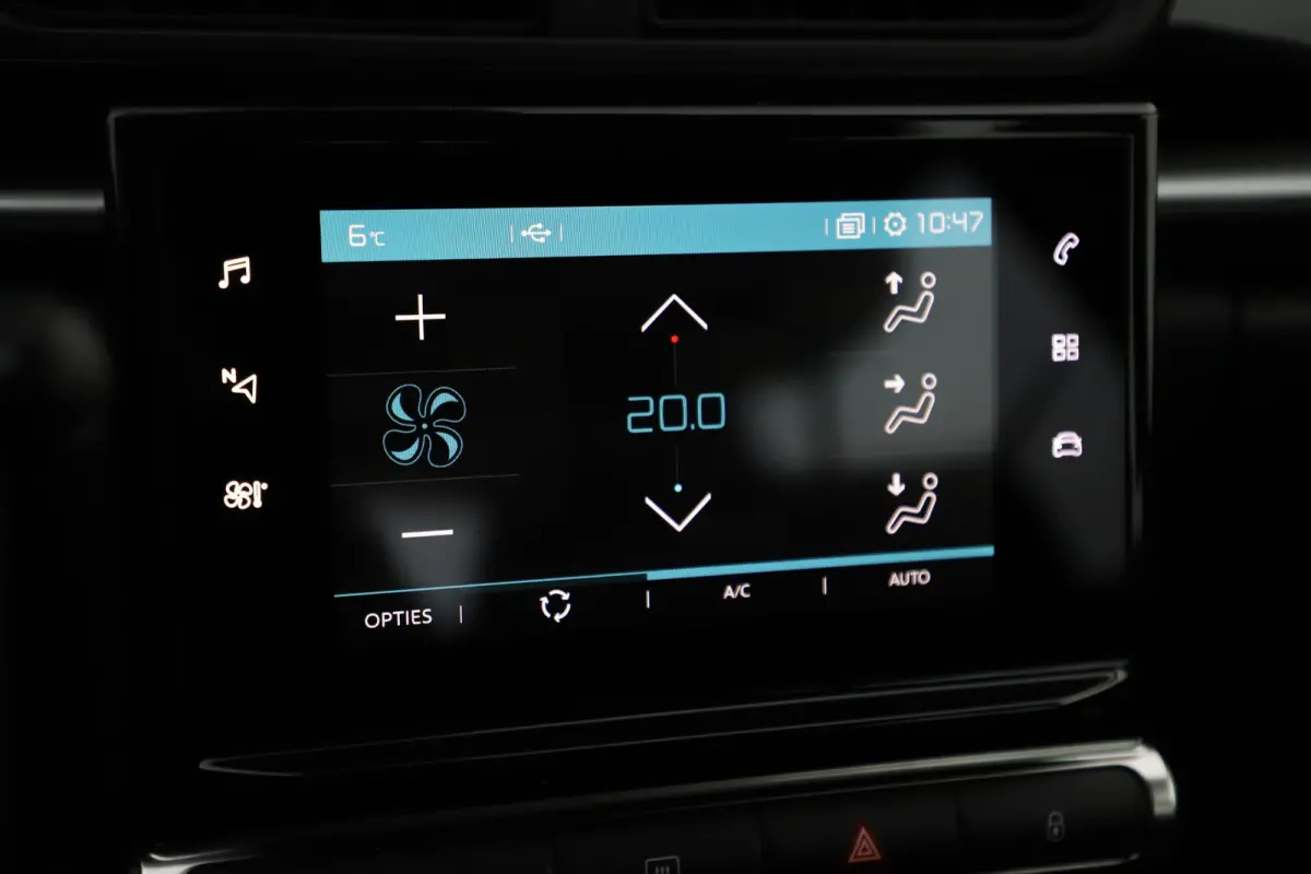 1.2 PureTech Feel Navigatie Carplay Android Climate Cruise Control Rijstrooksensor Parkeersensor All-season banden!