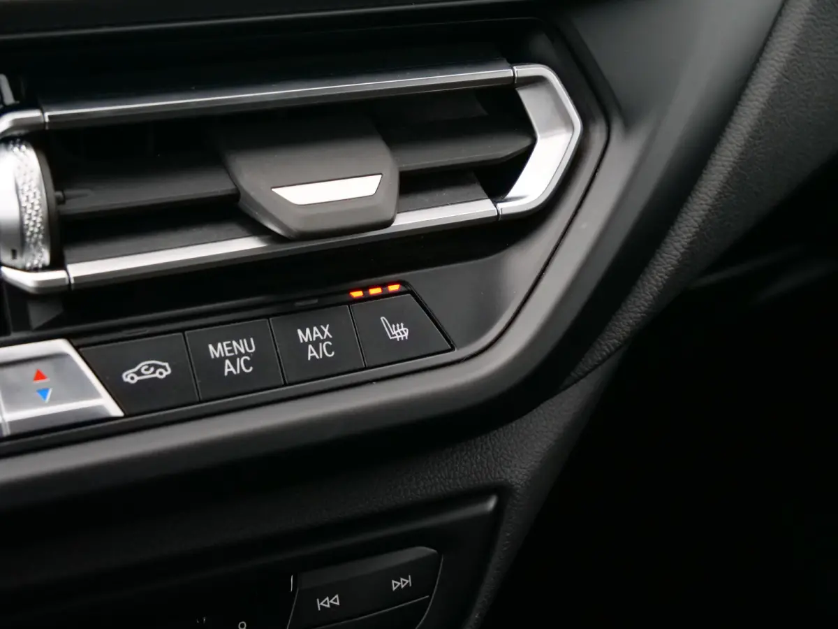116i Business Edition Plus 109 Pk DAB / Leer / Apple Carplay / Camera