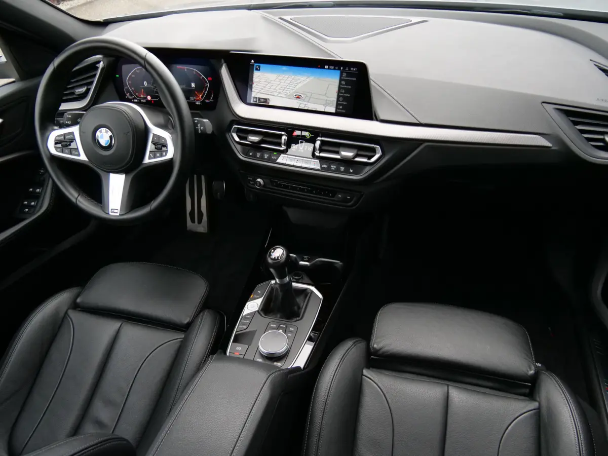116i Business Edition Plus 109 Pk DAB / Leer / Apple Carplay / Camera