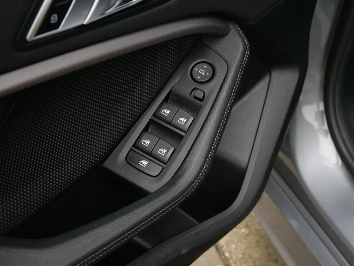 116i Business Edition Plus 109 Pk DAB / Leer / Apple Carplay / Camera