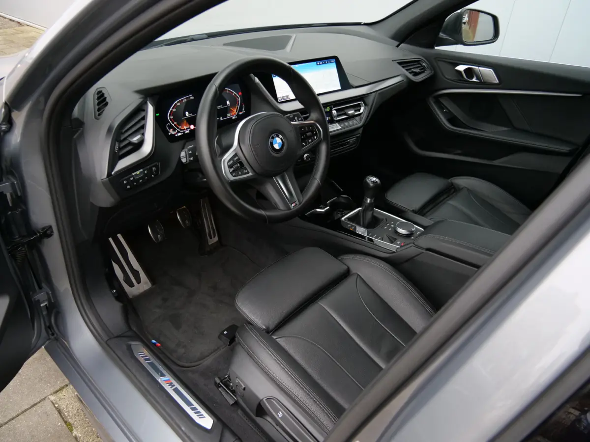 116i Business Edition Plus 109 Pk DAB / Leer / Apple Carplay / Camera
