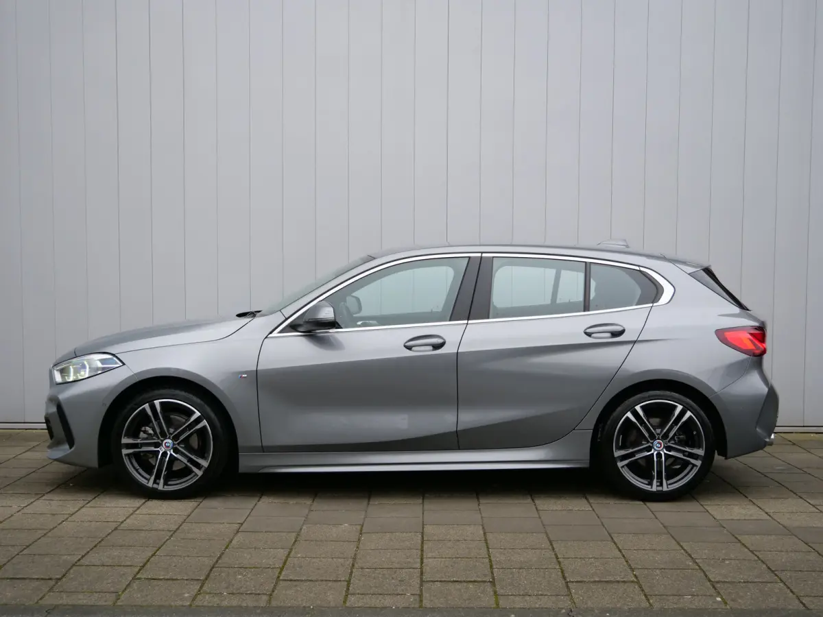 116i Business Edition Plus 109 Pk DAB / Leer / Apple Carplay / Camera