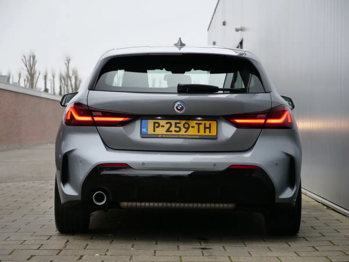 116i Business Edition Plus 109 Pk DAB / Leer / Apple Carplay / Camera