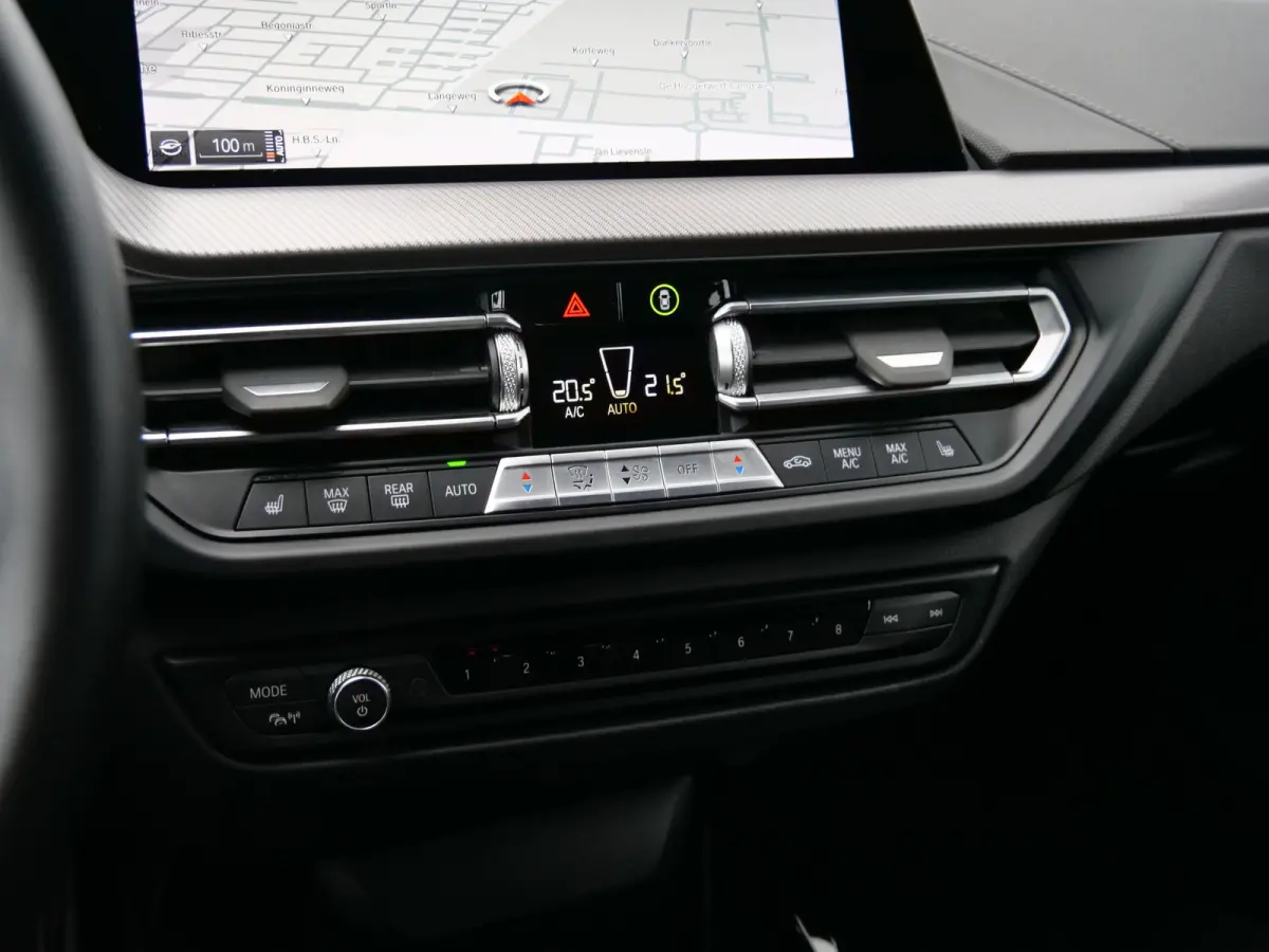116i Business Edition Plus 109 Pk DAB / Leer / Apple Carplay / Camera