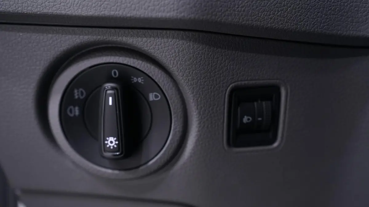2.0 TDI 140 pk Autotransporter Airco, Luchtvering Apple Carplay, Trekhaak 3.500 kg, Cruise Control, BPM vrij, 3-Zits
