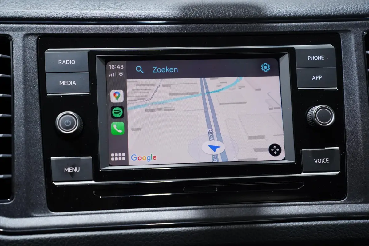 2.0 TDI 140 pk Autotransporter Airco, Luchtvering Apple Carplay, Trekhaak 3.500 kg, Cruise Control, BPM vrij, 3-Zits