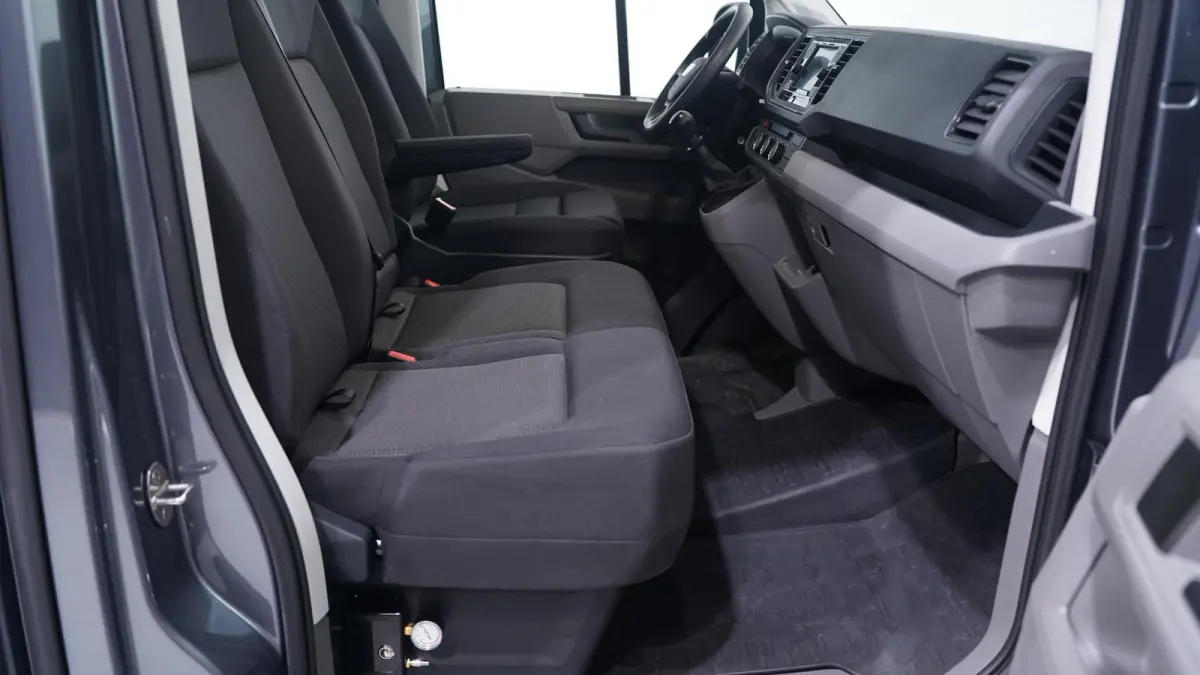 2.0 TDI 140 pk Autotransporter Airco, Luchtvering Apple Carplay, Trekhaak 3.500 kg, Cruise Control, BPM vrij, 3-Zits