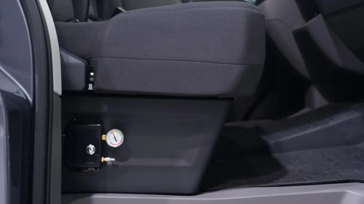 2.0 TDI 140 pk Autotransporter Airco, Luchtvering Apple Carplay, Trekhaak 3.500 kg, Cruise Control, BPM vrij, 3-Zits