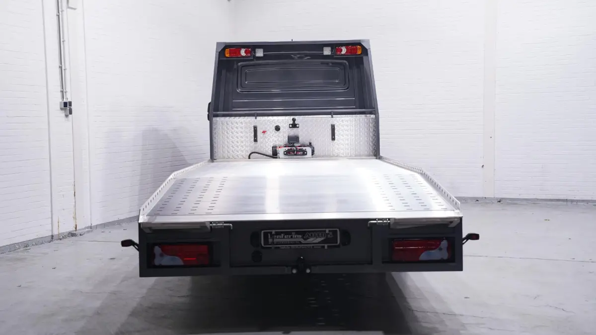 2.0 TDI 140 pk Autotransporter Airco, Luchtvering Apple Carplay, Trekhaak 3.500 kg, Cruise Control, BPM vrij, 3-Zits