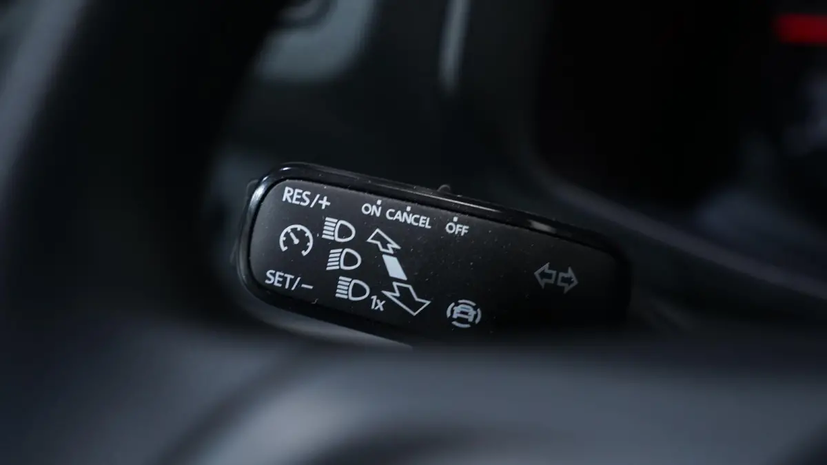 2.0 TDI 140 pk Autotransporter Airco, Luchtvering Apple Carplay, Trekhaak 3.500 kg, Cruise Control, BPM vrij, 3-Zits