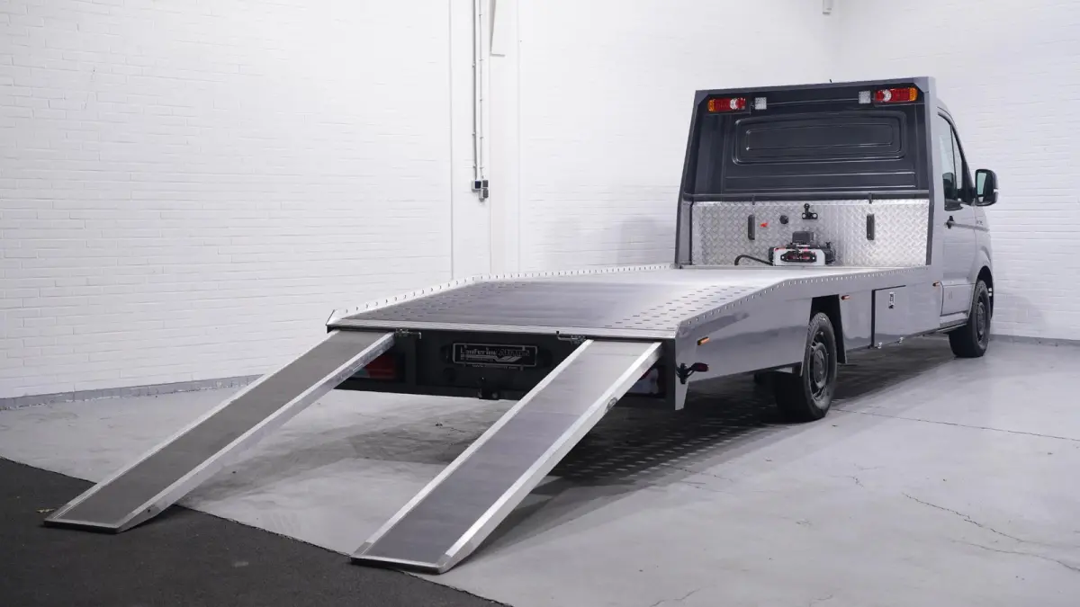 2.0 TDI 140 pk Autotransporter Airco, Luchtvering Apple Carplay, Trekhaak 3.500 kg, Cruise Control, BPM vrij, 3-Zits