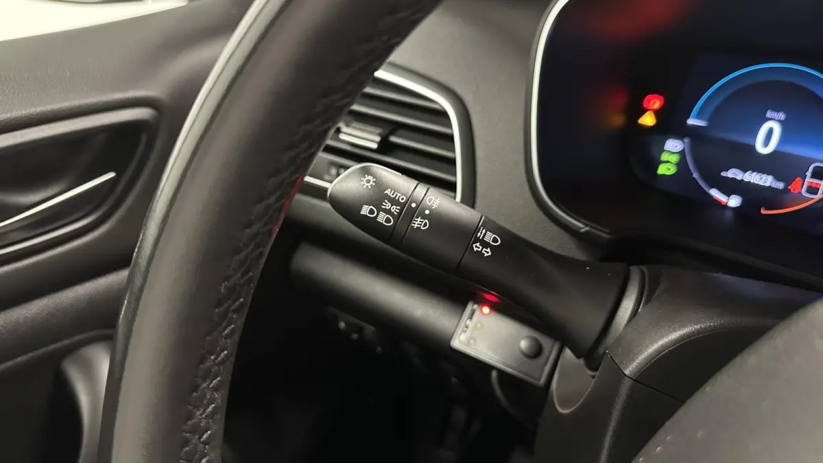 Estate 1.6 Plug-In Hybrid 160 Intens SOH 98% NAVI LM CRUISE ECC CARPLAY.
