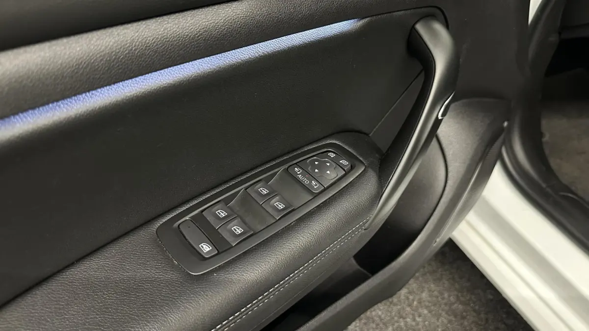 Estate 1.6 Plug-In Hybrid 160 Intens SOH 98% NAVI LM CRUISE ECC CARPLAY.