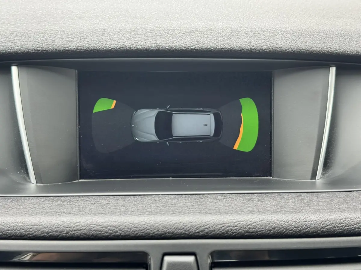 SDrive18i Cruise control Climate control Navigatie Stoelverwarming