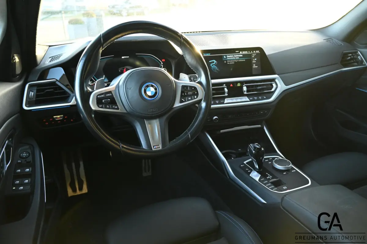 330e xDrive |M-Sport|Memory|Panoramadak|