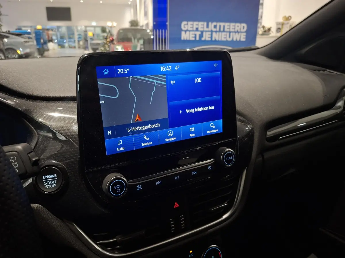 1.0 EcoBoost ST-Line | ADAPTIEVE CRUISE CONTROL | STOEL, STUUR EN VOORRUITVERWARMING | AFNEEMBARE TREKHAAK | APPLE CARPLAY / ANDROID AUTO | CAMERA |