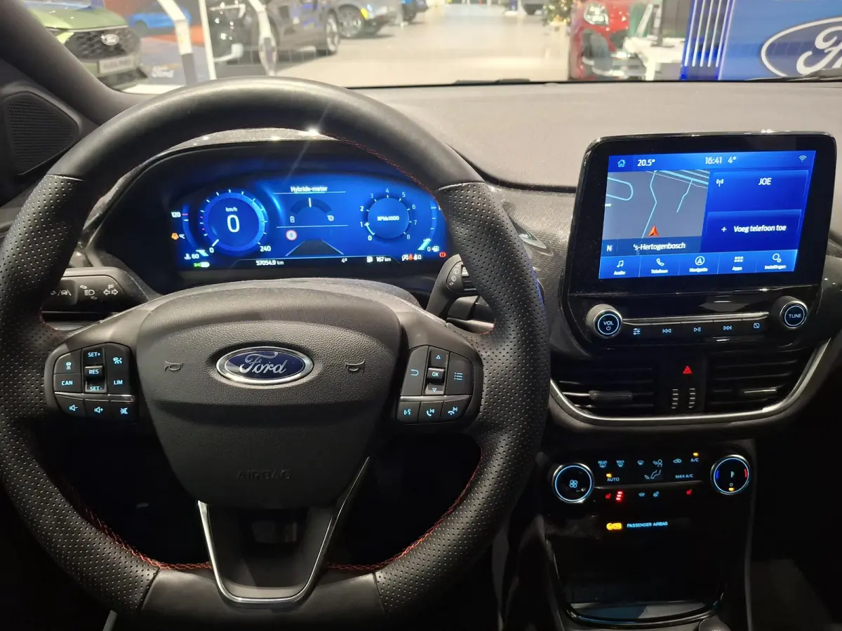 1.0 EcoBoost ST-Line | ADAPTIEVE CRUISE CONTROL | STOEL, STUUR EN VOORRUITVERWARMING | AFNEEMBARE TREKHAAK | APPLE CARPLAY / ANDROID AUTO | CAMERA |