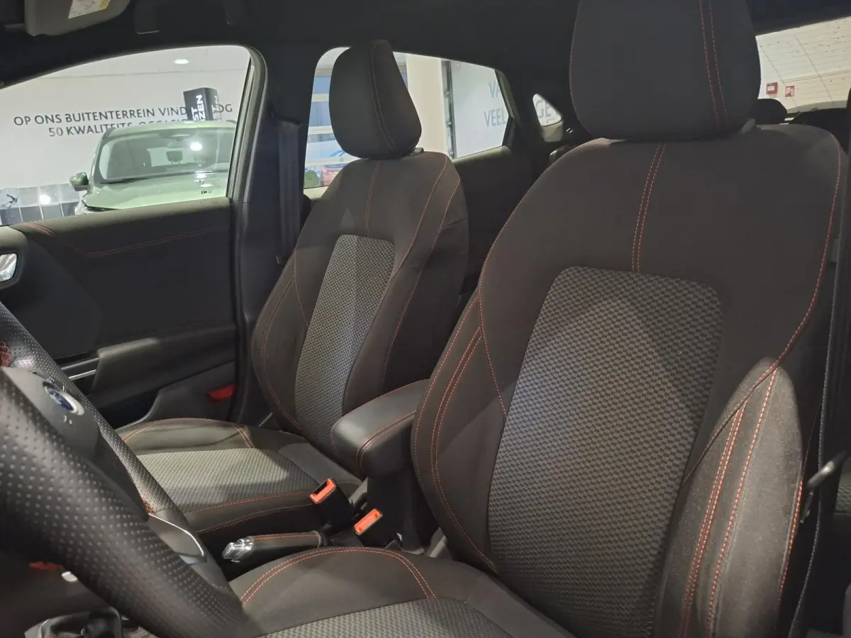 1.0 EcoBoost ST-Line | ADAPTIEVE CRUISE CONTROL | STOEL, STUUR EN VOORRUITVERWARMING | AFNEEMBARE TREKHAAK | APPLE CARPLAY / ANDROID AUTO | CAMERA |