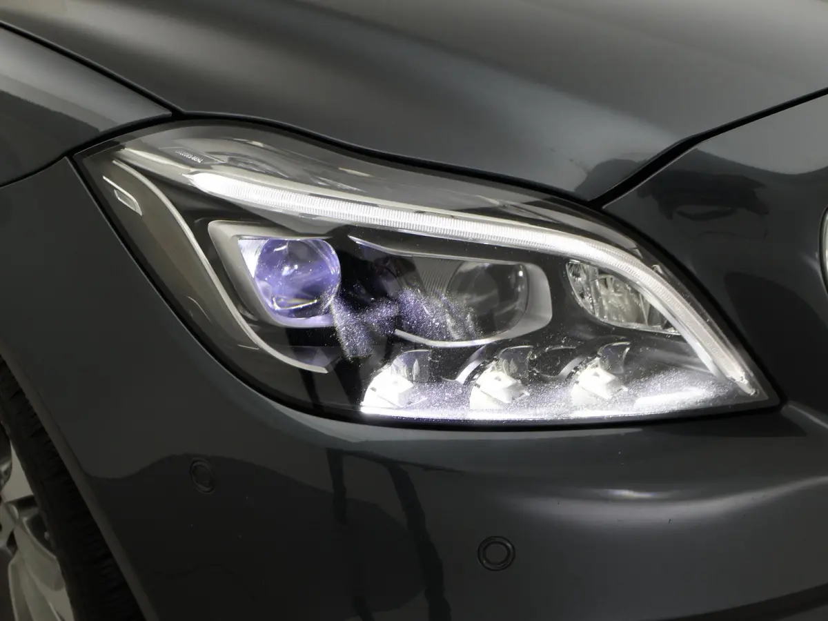 220D 170 PK AUT. + LEDER | CAMERA | STOELVERW. | LED | 18 INCH