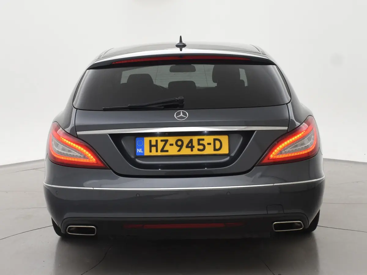 220D 170 PK AUT. + LEDER | CAMERA | STOELVERW. | LED | 18 INCH