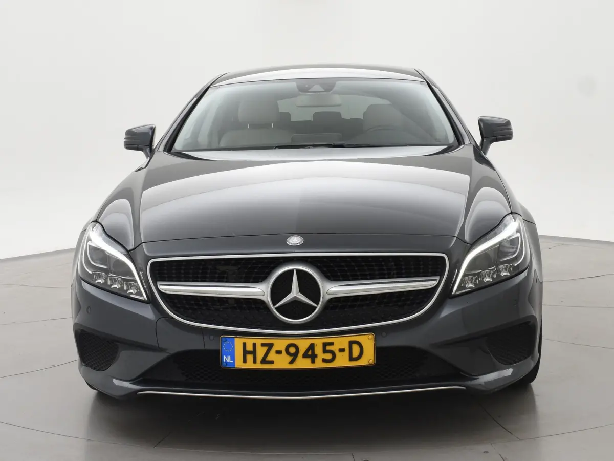 220D 170 PK AUT. + LEDER | CAMERA | STOELVERW. | LED | 18 INCH