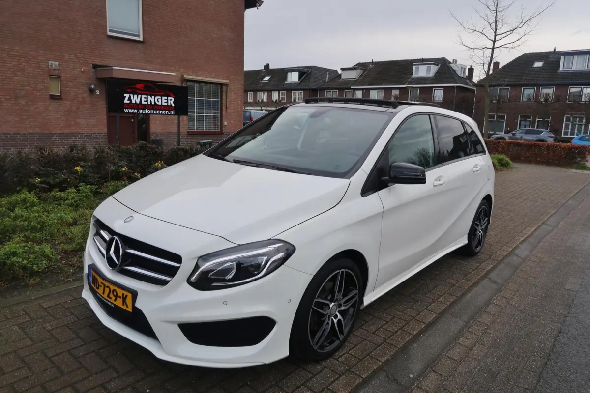 180 AMG|PANORAMADAK|FACELIFT|NAVIGATIE|BLUETOOTH|XENON-LED|DEALER ONDERHOUDEN