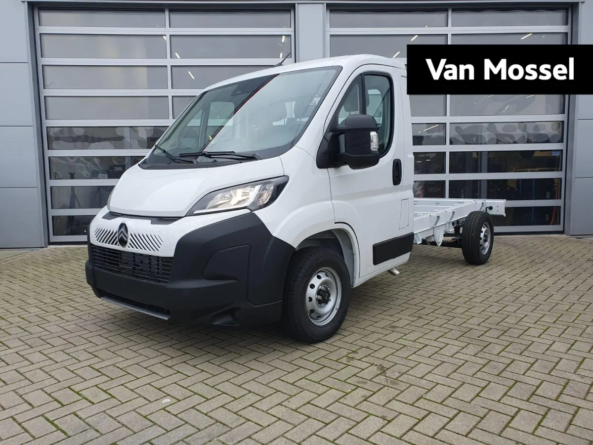 3.5 t 2.2 BLEU hdi 140 PK LENGTE 2 CHASIS-CABINE | 3-Zits | Airco | DAB+ & Bluetooth Radio met Touch Screen | Direct uit Voorraad Leverbaar!