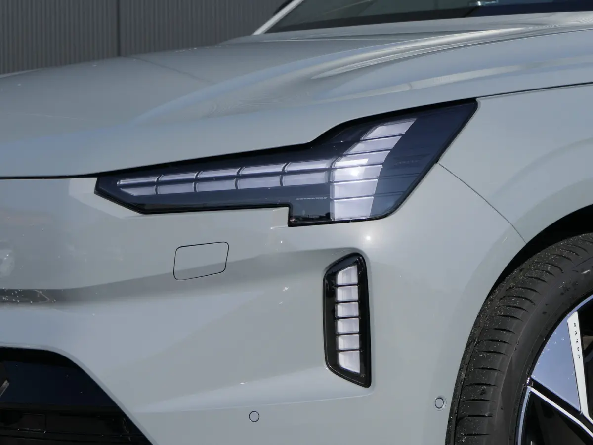 Twin Motor Performance Ultra 7p. 111 kWh | Bowers&Wilkins | Luchtvering | Tailored Wool | 22 Inch |Park-Assist Pakket