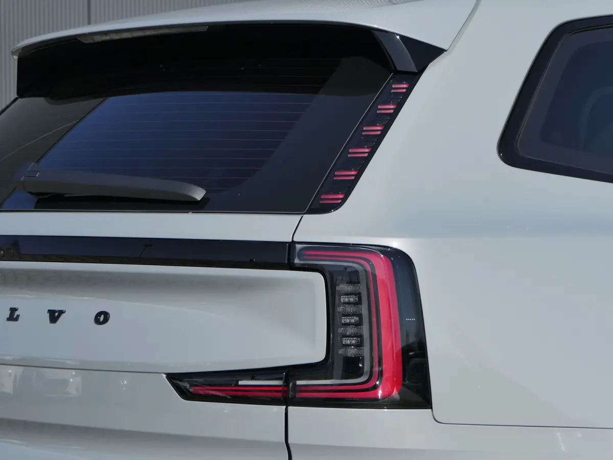 Twin Motor Performance Ultra 7p. 111 kWh | Bowers&Wilkins | Luchtvering | Tailored Wool | 22 Inch |Park-Assist Pakket