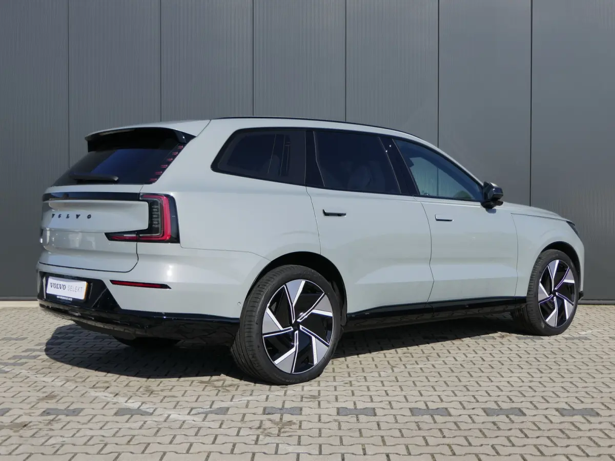 Twin Motor Performance Ultra 7p. 111 kWh | Bowers&Wilkins | Luchtvering | Tailored Wool | 22 Inch |Park-Assist Pakket
