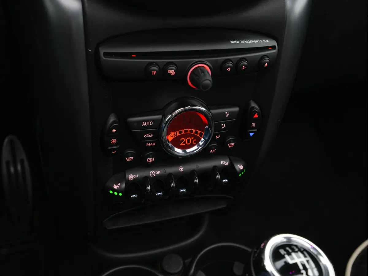 Mini 2.0 Cooper SD ALL4 Pepper *PANO | LEATHER | BI-XENON | NAVI-FULLMAP | HEATED-COMFORTSEATS | ECC | HEATED-SEATS | PDC | CRUISE | TOWBAR | 17''ALU*