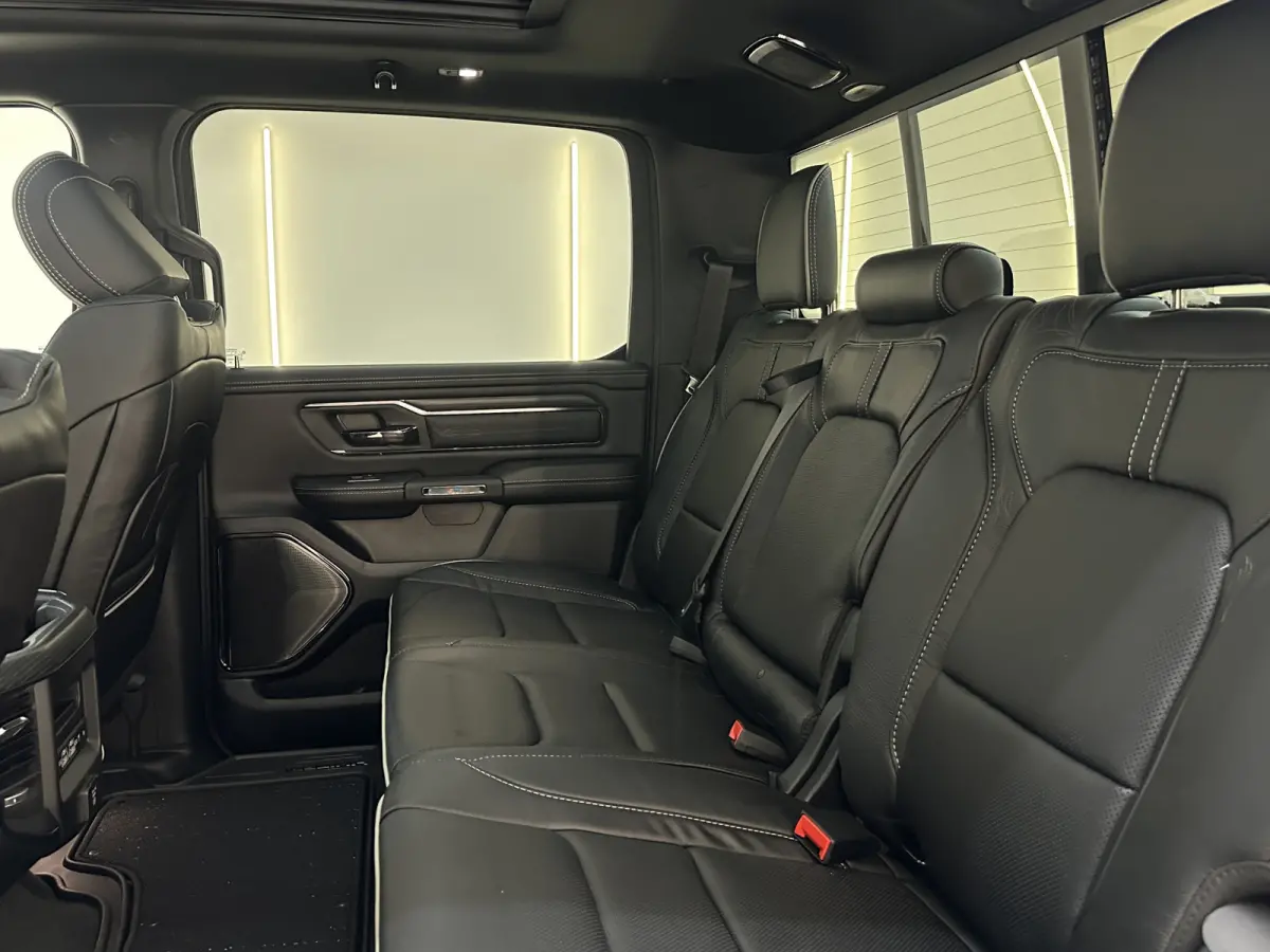 1500 5.7 V8 4x4 Crew Cab Limited