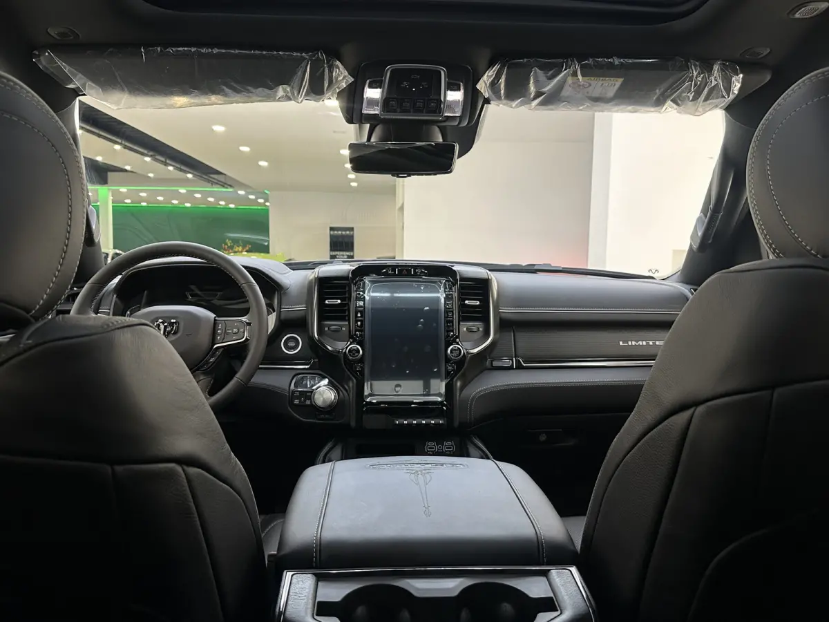 1500 5.7 V8 4x4 Crew Cab Limited
