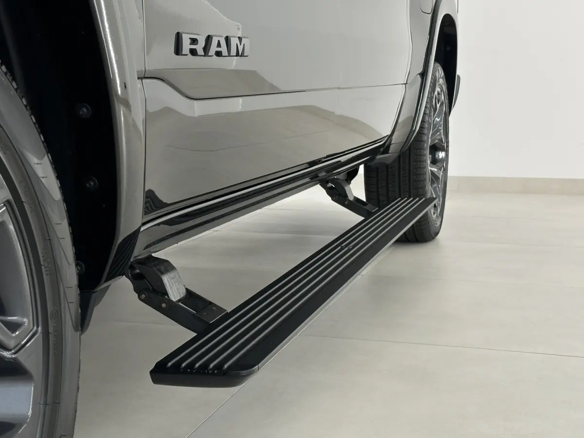 1500 5.7 V8 4x4 Crew Cab Limited