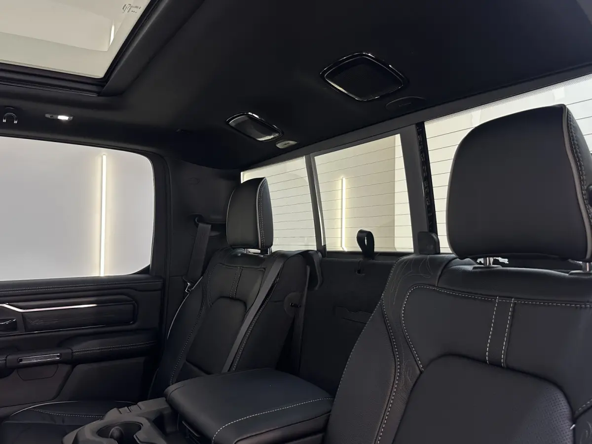 1500 5.7 V8 4x4 Crew Cab Limited