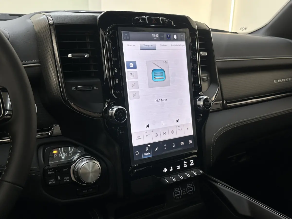 1500 5.7 V8 4x4 Crew Cab Limited