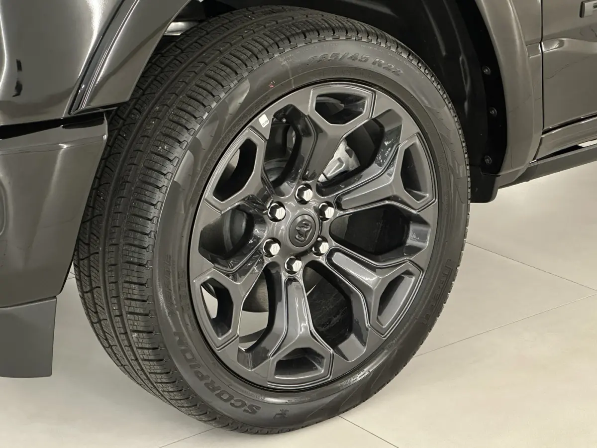 1500 5.7 V8 4x4 Crew Cab Limited