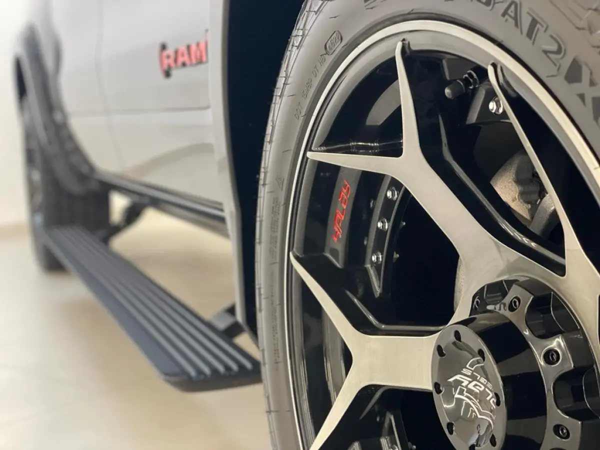 1500 5.7 V8 Limited RED Widebody Carway Edition