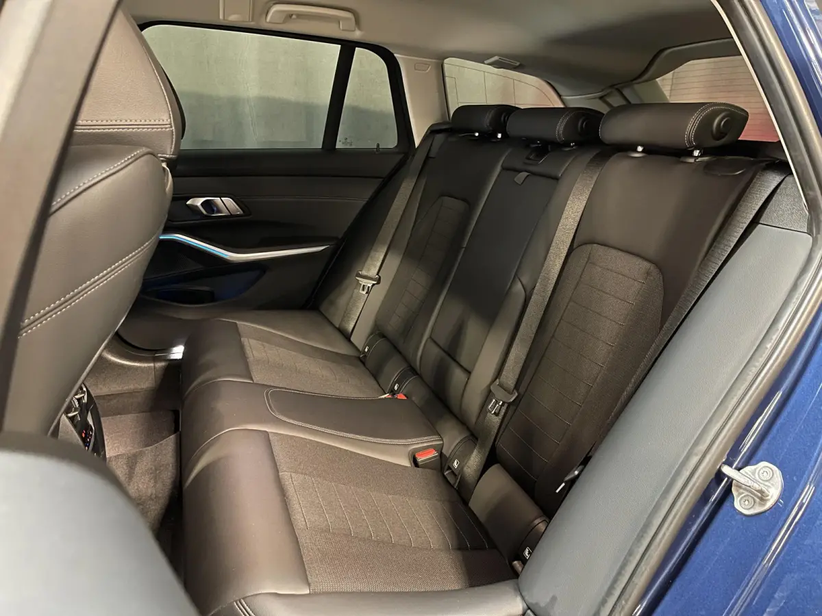 330e xDrive Sport Line 18"/Sportstoelen + memory/Stoel + stuurverwarming/Keyless/PDC/Apple Carplay & Android Auto