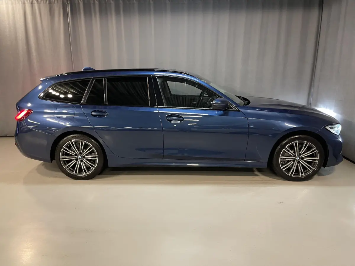 330e xDrive Sport Line 18"/Sportstoelen + memory/Stoel + stuurverwarming/Keyless/PDC/Apple Carplay & Android Auto