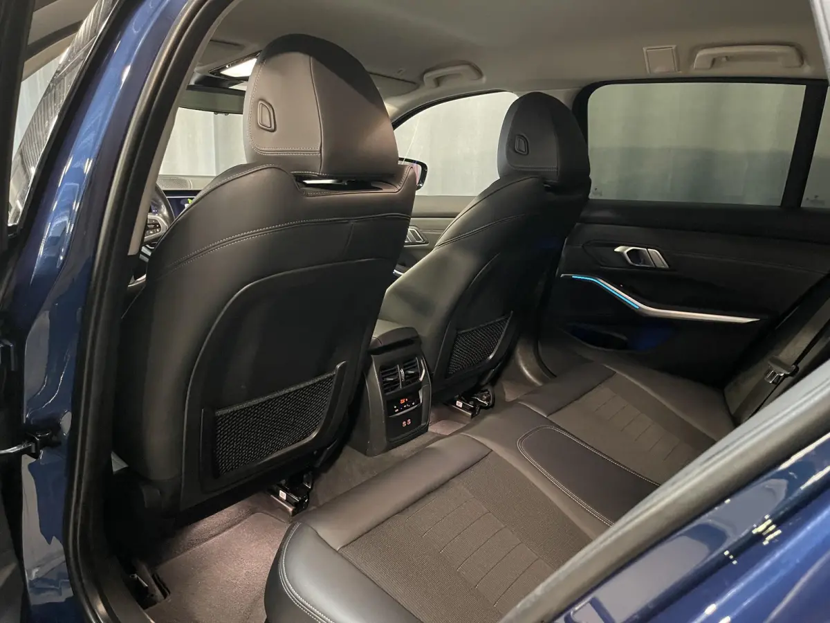 330e xDrive Sport Line 18"/Sportstoelen + memory/Stoel + stuurverwarming/Keyless/PDC/Apple Carplay & Android Auto