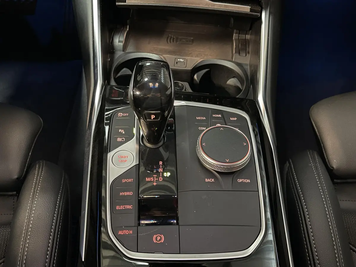 330e xDrive Sport Line 18"/Sportstoelen + memory/Stoel + stuurverwarming/Keyless/PDC/Apple Carplay & Android Auto