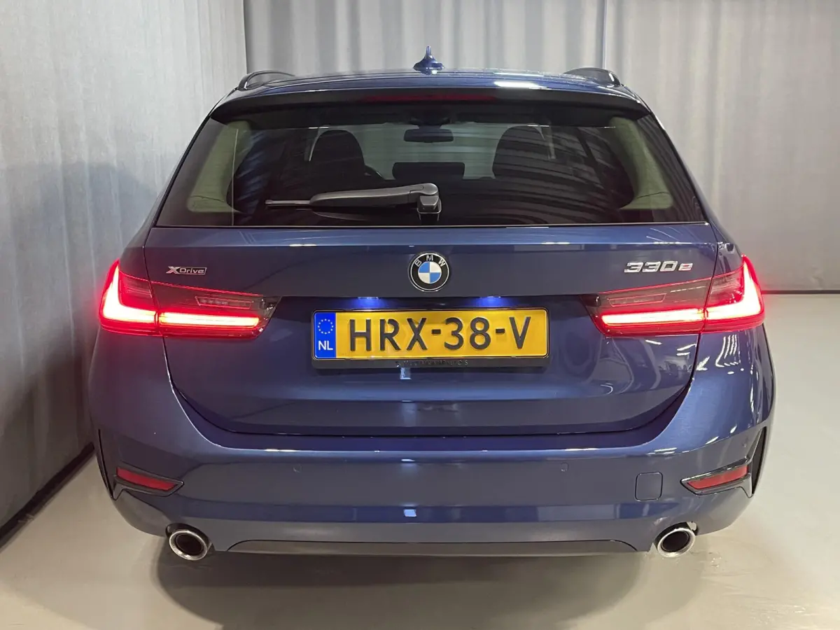 330e xDrive Sport Line 18"/Sportstoelen + memory/Stoel + stuurverwarming/Keyless/PDC/Apple Carplay & Android Auto