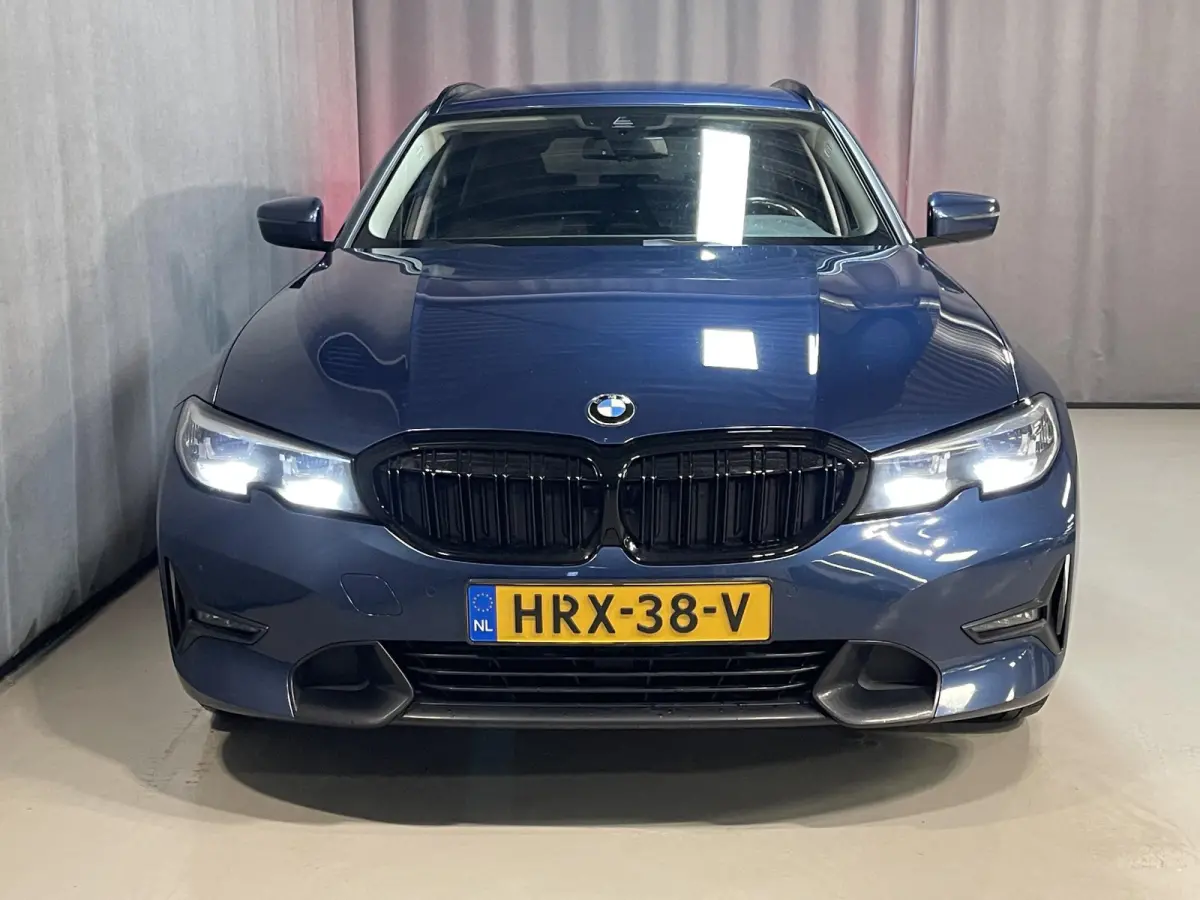 330e xDrive Sport Line 18"/Sportstoelen + memory/Stoel + stuurverwarming/Keyless/PDC/Apple Carplay & Android Auto