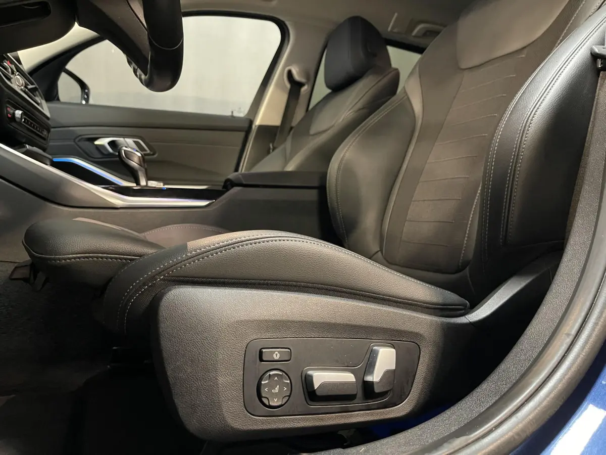 330e xDrive Sport Line 18"/Sportstoelen + memory/Stoel + stuurverwarming/Keyless/PDC/Apple Carplay & Android Auto