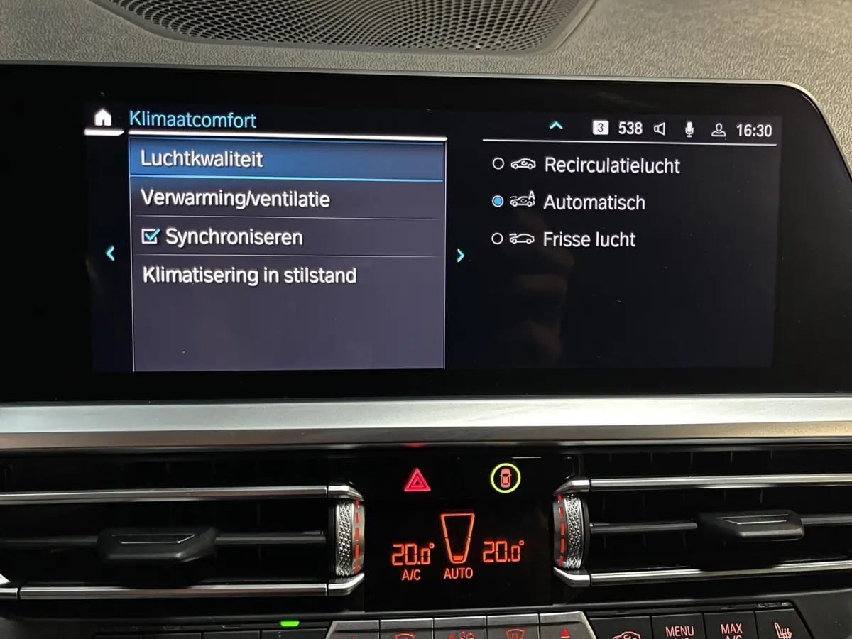 330e xDrive Sport Line 18"/Sportstoelen + memory/Stoel + stuurverwarming/Keyless/PDC/Apple Carplay & Android Auto