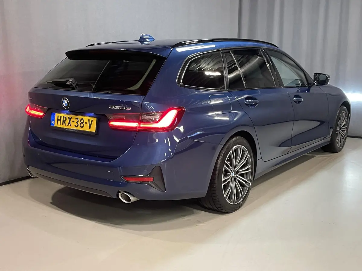 330e xDrive Sport Line 18"/Sportstoelen + memory/Stoel + stuurverwarming/Keyless/PDC/Apple Carplay & Android Auto