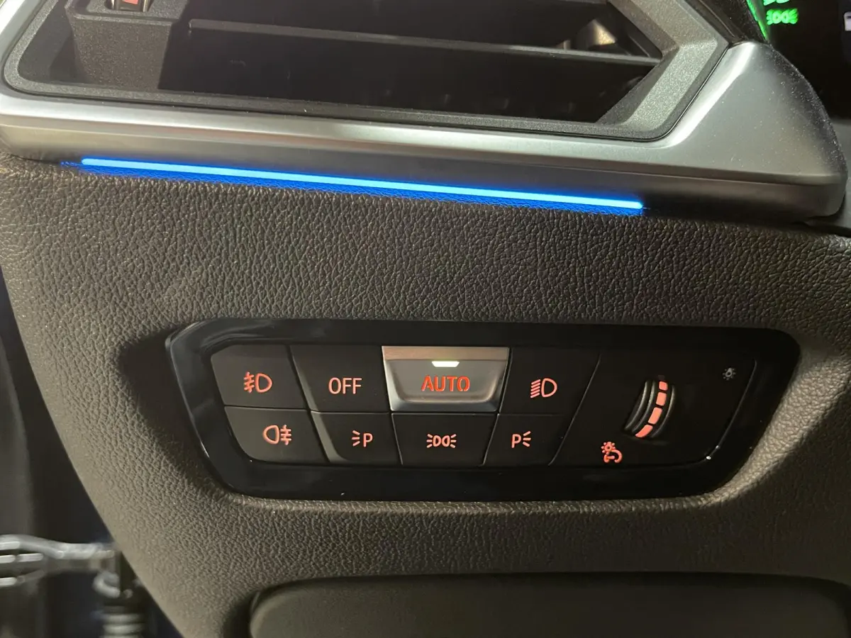 330e xDrive Sport Line 18"/Sportstoelen + memory/Stoel + stuurverwarming/Keyless/PDC/Apple Carplay & Android Auto