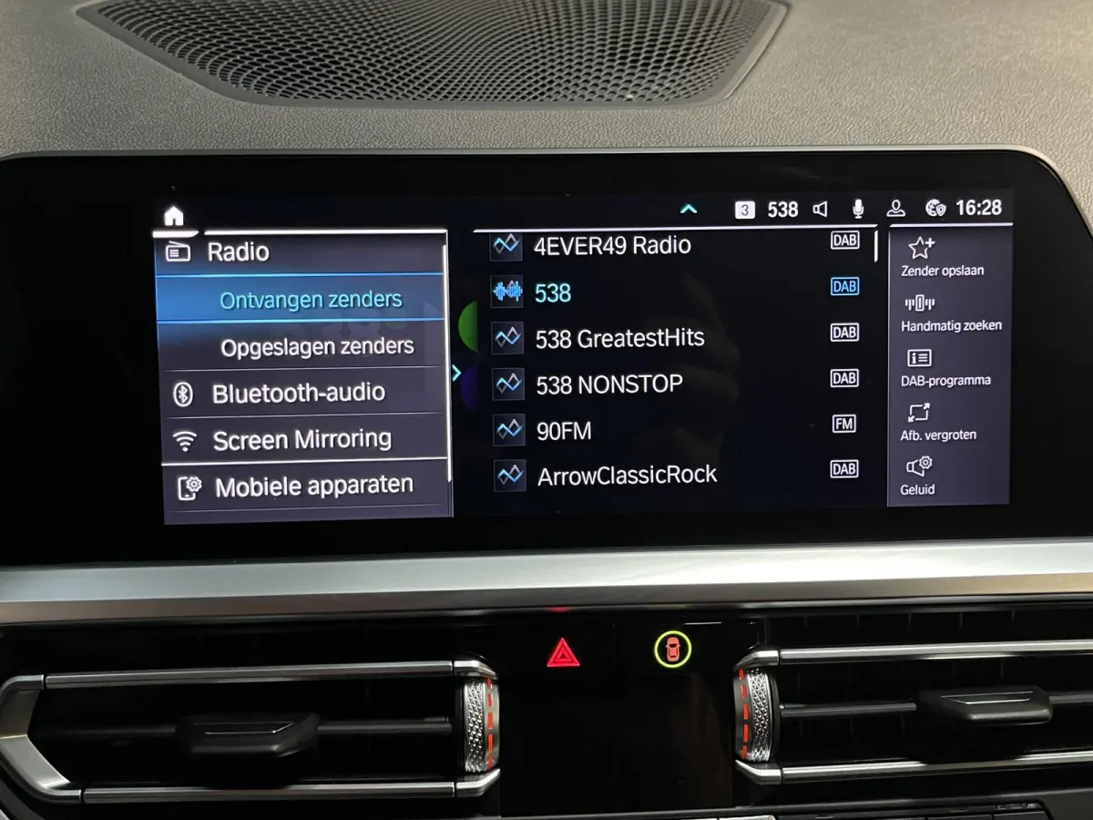 330e xDrive Sport Line 18"/Sportstoelen + memory/Stoel + stuurverwarming/Keyless/PDC/Apple Carplay & Android Auto