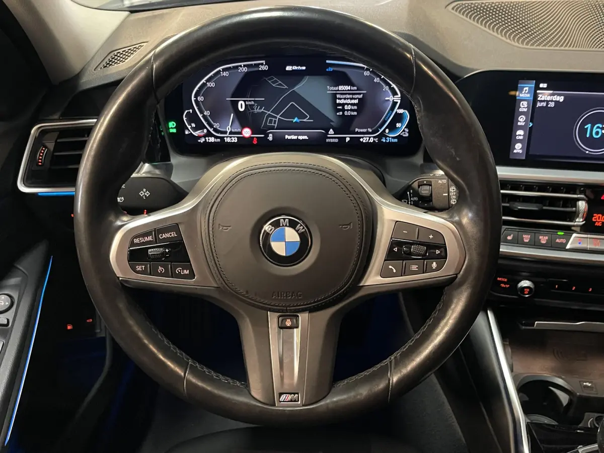 330e xDrive Sport Line 18"/Sportstoelen + memory/Stoel + stuurverwarming/Keyless/PDC/Apple Carplay & Android Auto